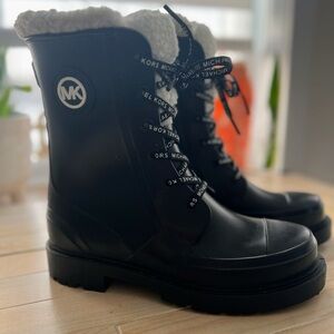 Michael kors Montaigne insulated PVC boots in size 8.